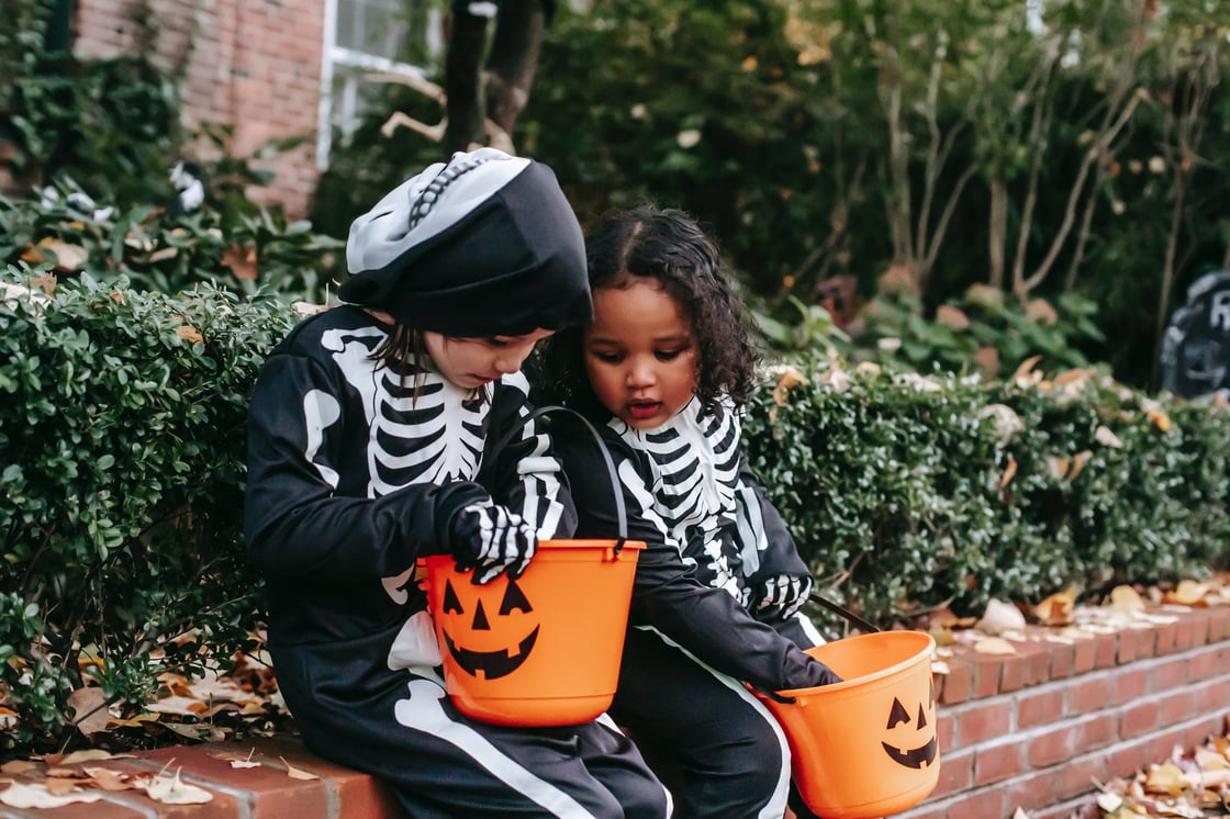 pexels-photo-5859612 trick or treating halloween